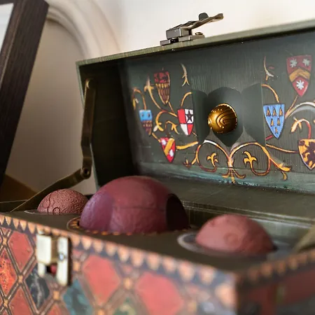 Holt - Gryffindor Tower Bucarest