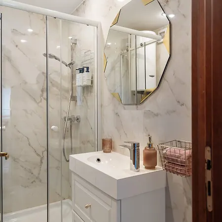 Holt - Gryffindor Tower