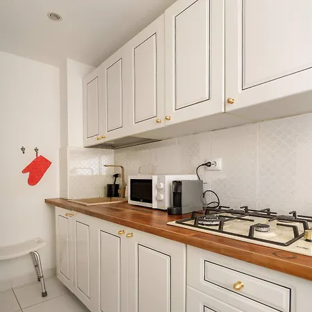 Holt - Gryffindor Tower בוקרשט