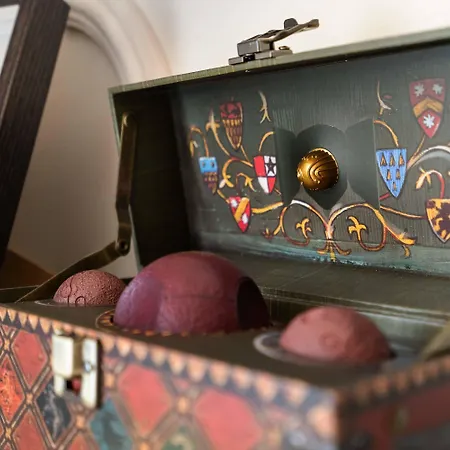 Holt - Gryffindor Tower Bukarest