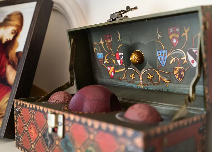 Holt - Gryffindor Tower Bucarest