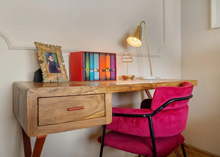 Holt - Gryffindor Tower Bucarest