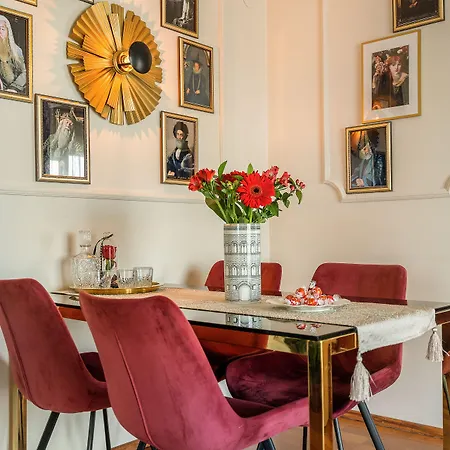 Holt - Gryffindor Tower Bukareszt